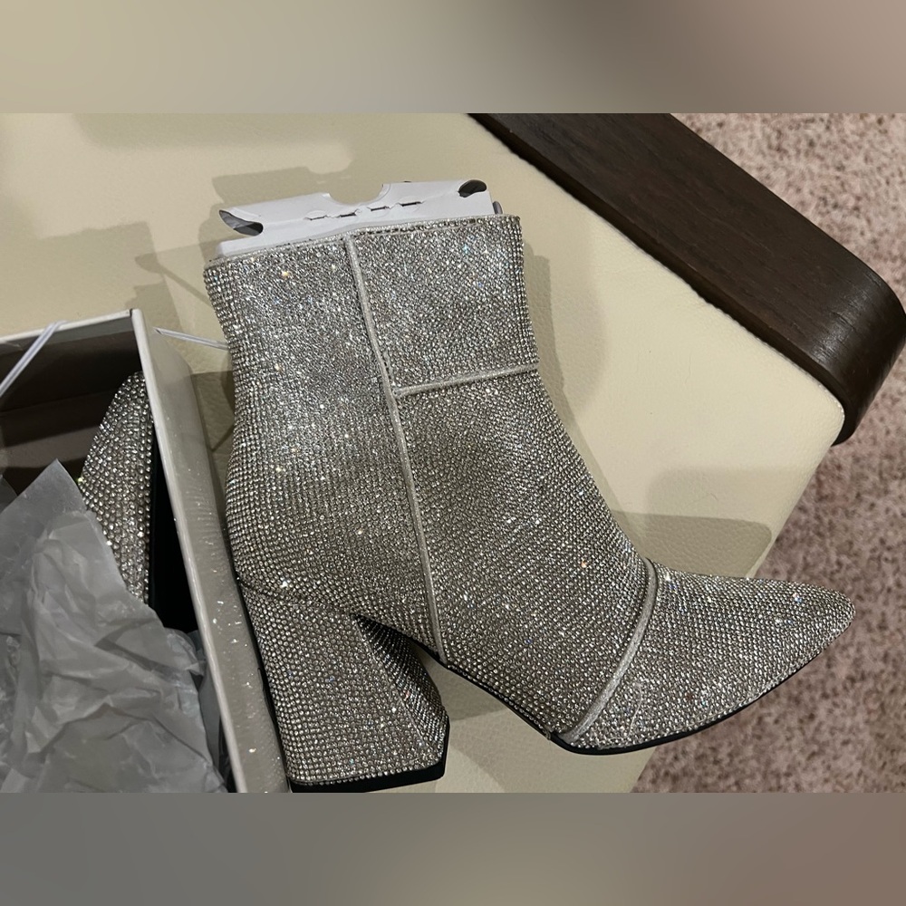 NWT A New Day 7.5 women’s Silver Glitter Ankle Boots
